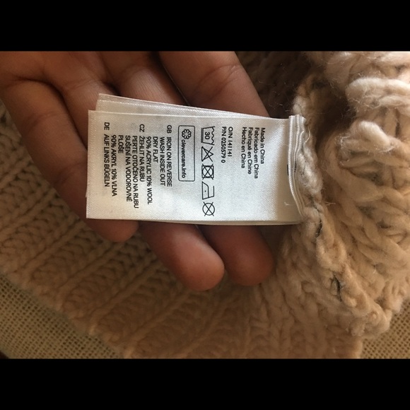 Pale pink plush sweater w/ Silver Metallic Coating - Picture 7 of 8